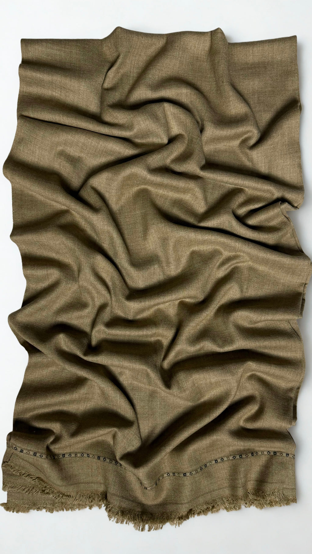 Men's pure Swati pashmina shawl in brown, plain handwoven field with a woven diamond band and fringed edge