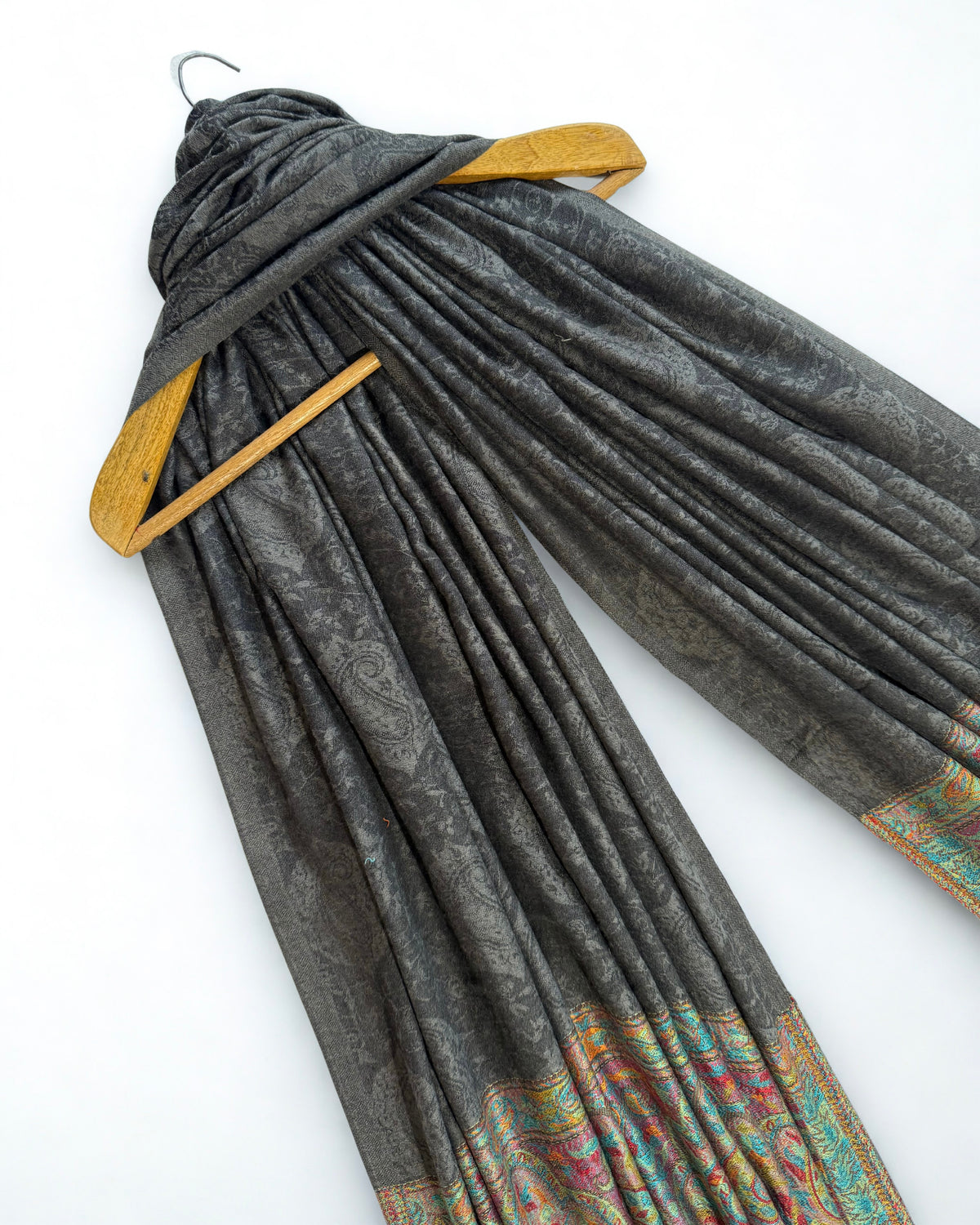 Both ends shown together — one palla on gold, the other on turquoise and lilac