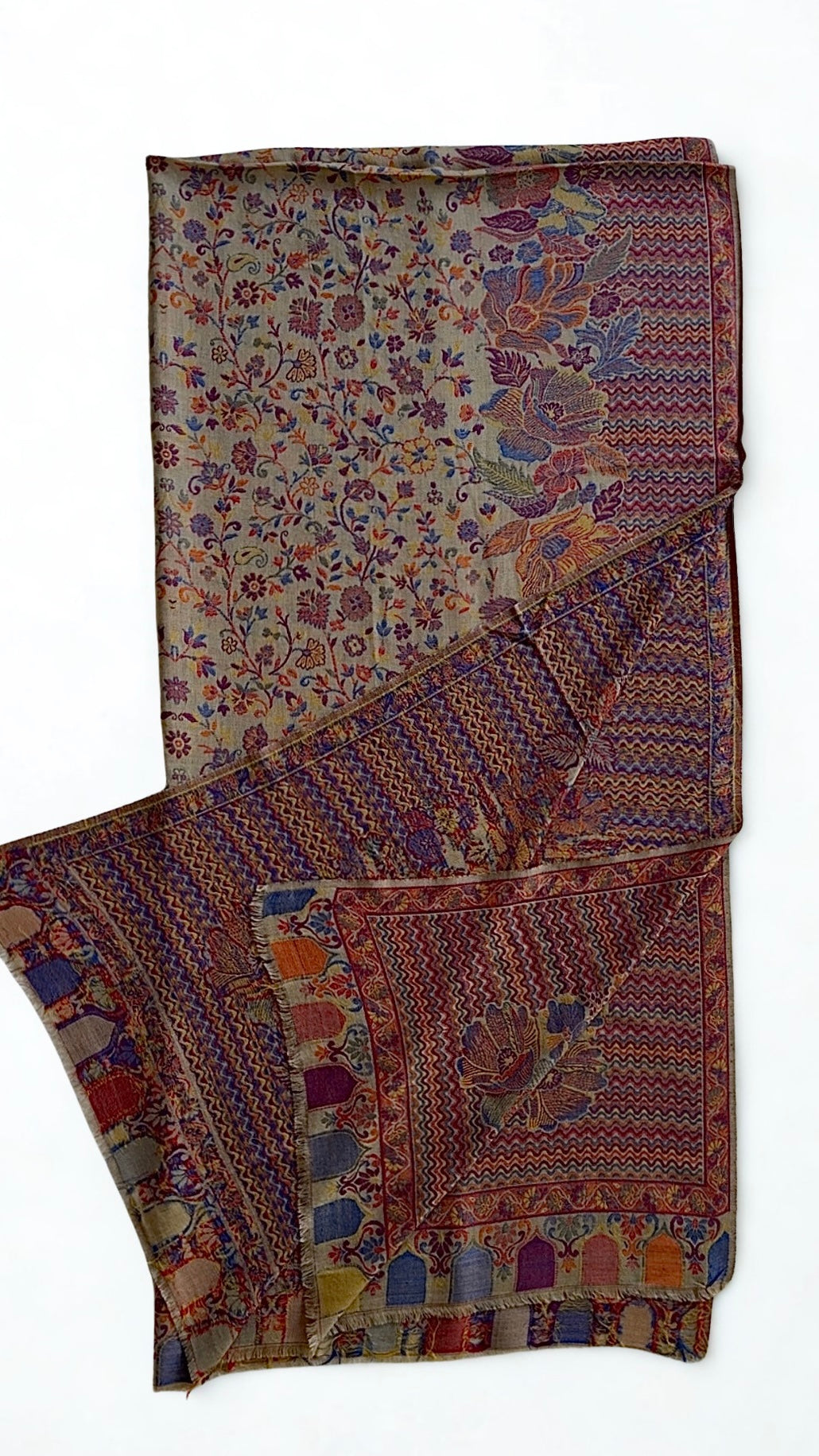 Stone Kani pashmina shawl laid flat, small central flowers growing outward into large blooms with a zigzag border and arcaded end panel
