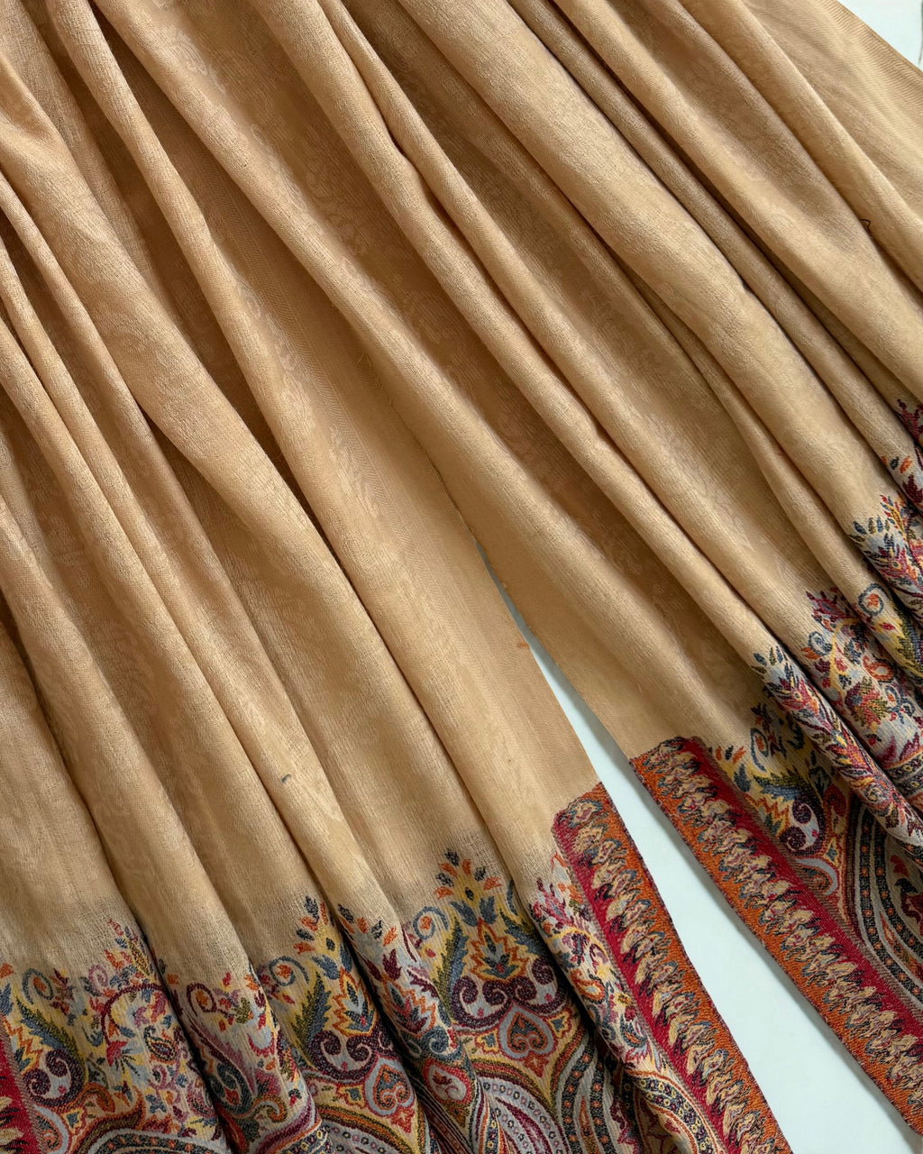 Reverse of the end panel showing the loose ends and floats of the single-face ek rukh weave