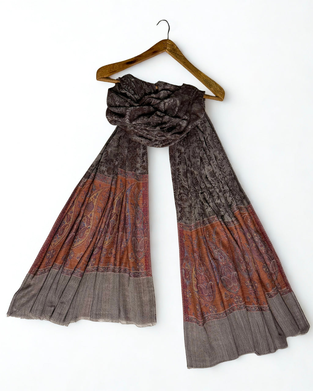 Both ends of the shawl side by side, periwinkle bands matched