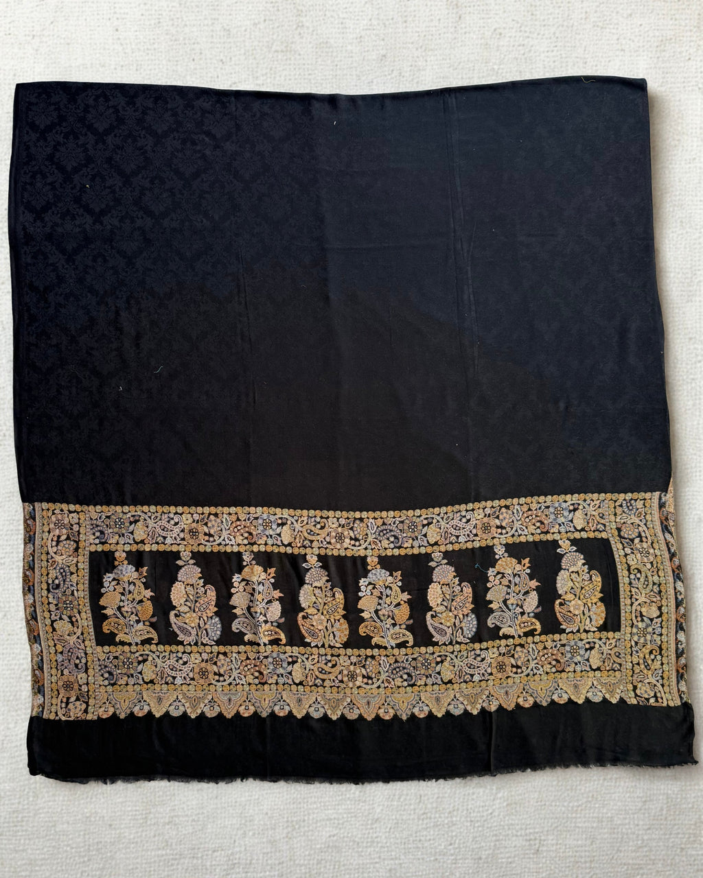Reverse of the end panel showing the loose threads of the single-face ek rukh weave
