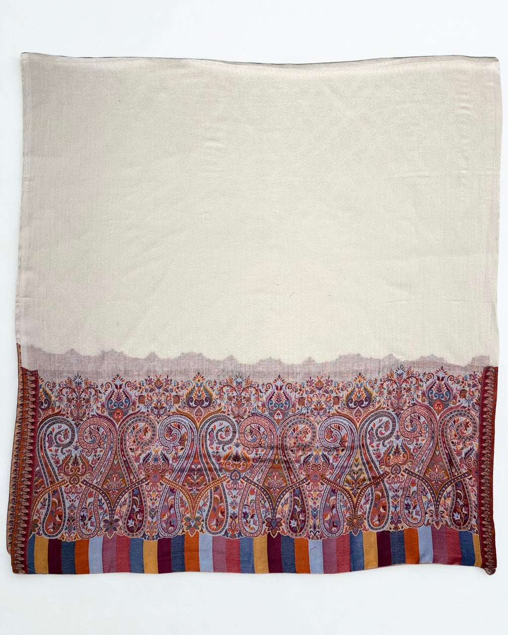 Broad coloured stripes closing the edge of the white Palladar shawl
