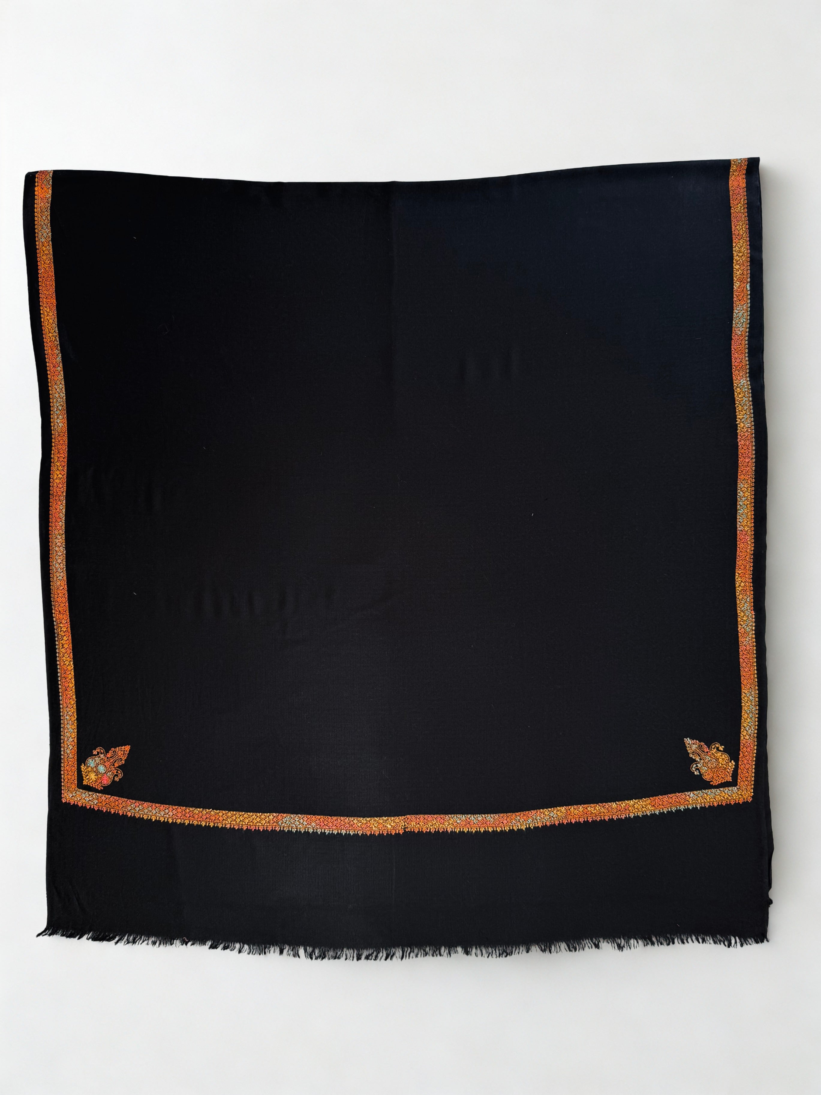 Corner of the shawl showing the paisley buta where the border turns