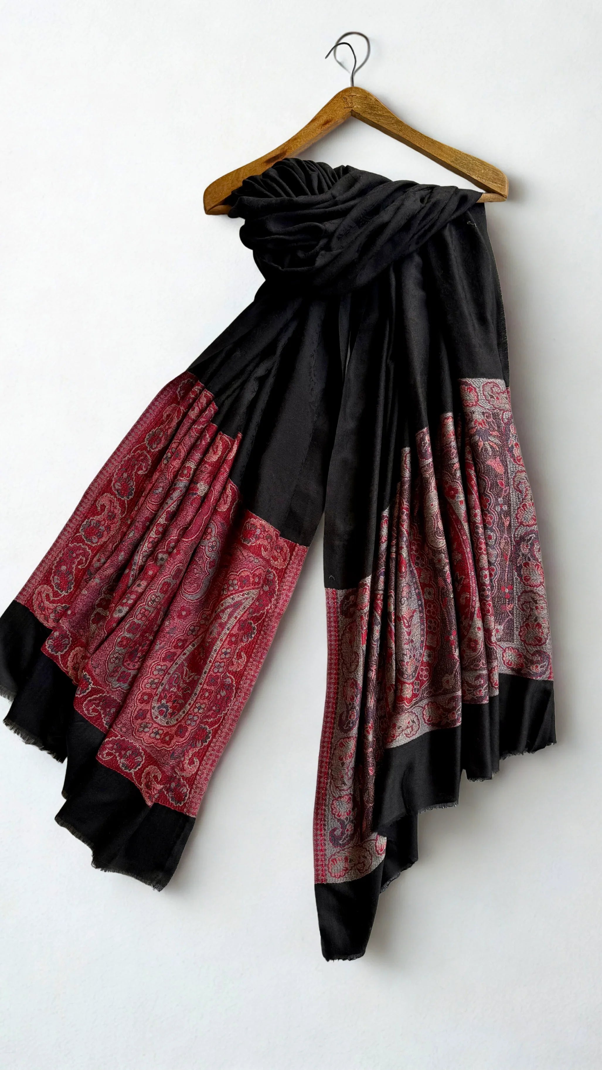 Fine Pashmina Ring Palladar shawl in elegant black, handwoven pashmina ring shawl